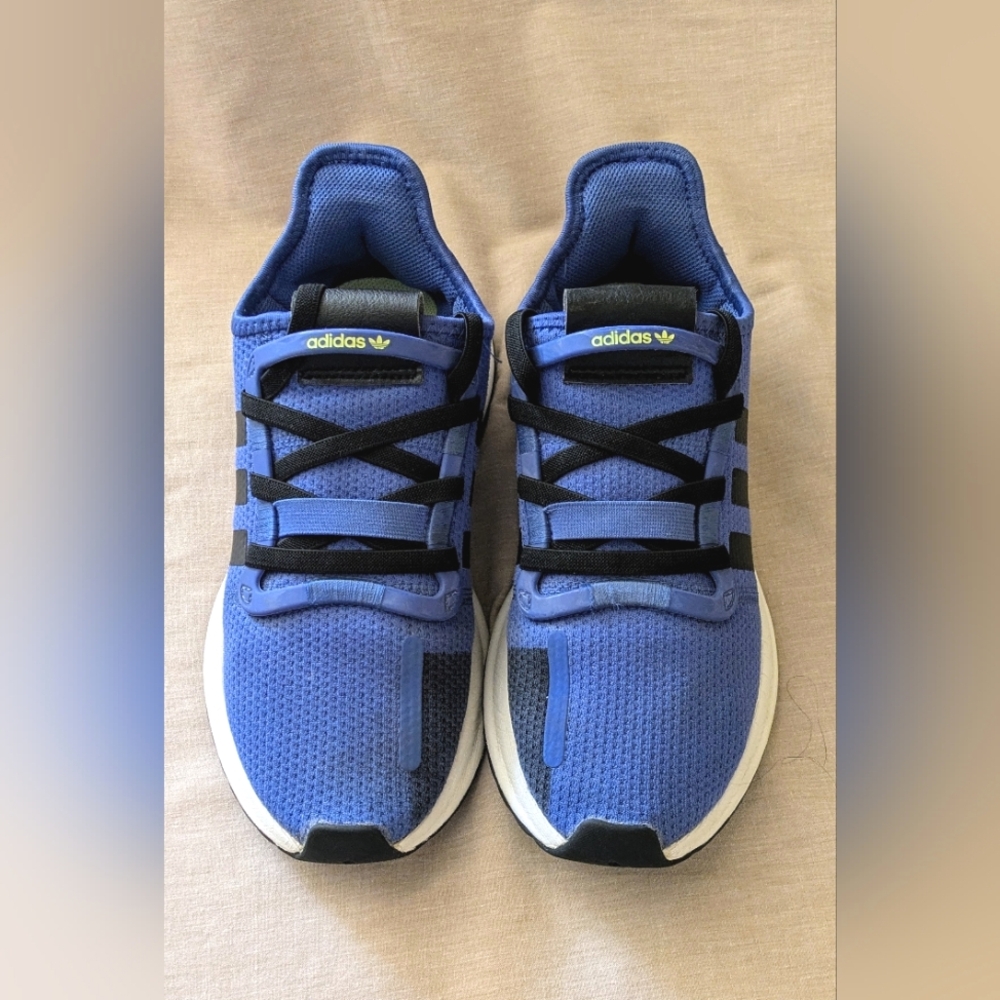 Adidas U-Path Run J, unisex size 6.5Y, color is active blue & black w/white sole